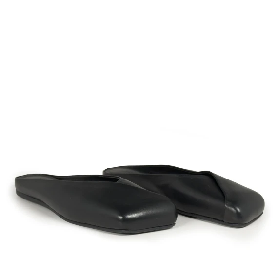 G34_Square closed<br>Slipper black