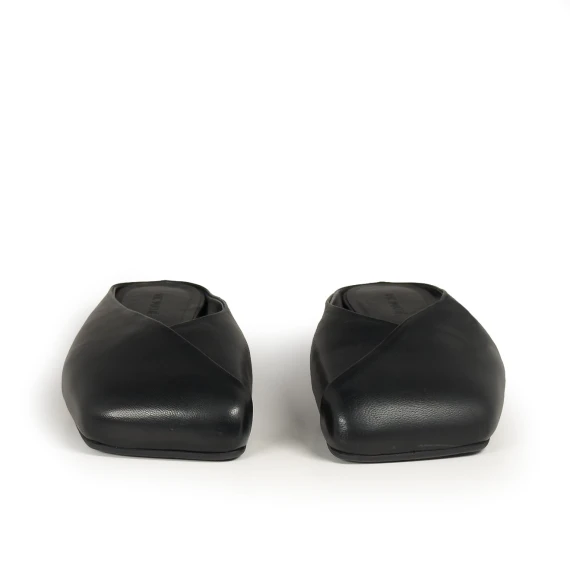G34_Square closed<br>Slipper black